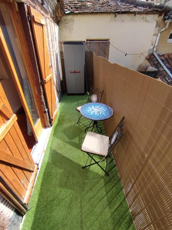 Studio Duplex Au Coeur Du Quartier Historique! Apartment Bergerac Bagian luar foto